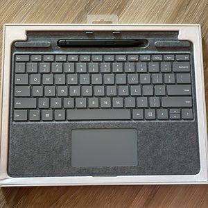 Microsoft Signature Keyboard with Slim Pen 2